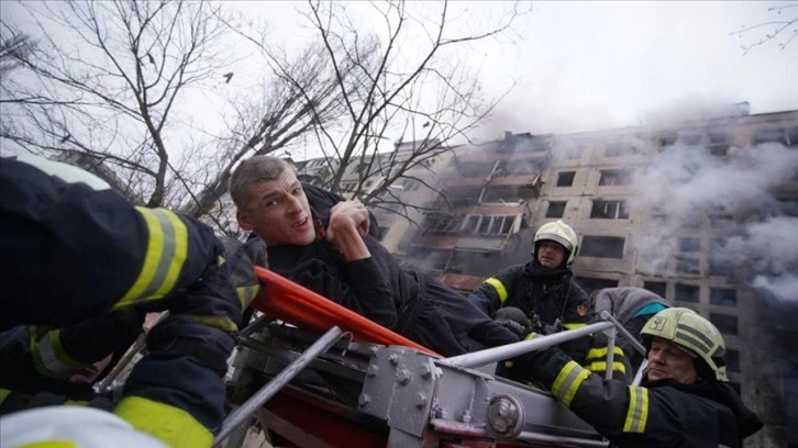 Kiev'de ferde mermisinin 9 bükülmüş apartmana zedelenmek etmesi kararı 2 taharri memuru polis öldü