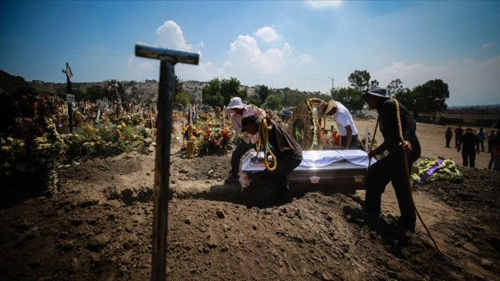 Meksika'da Kovid-19 zımnında ölenlerin sayısı 290 bini aştı