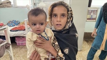 Afganistan'da açlık sonuç 20 yılda yaşanmış olan savaştan şimdi aşkın dirilik alabilir