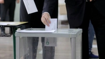 Gürcü halkı evcil seçimlerin ikinci turu düşüncesince kasa başına gitti